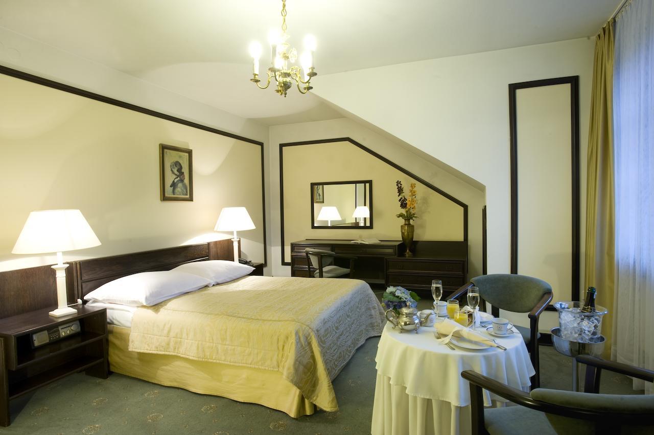 Hotel "Zajazd Napoleonski" ワルシャワ 部屋 写真