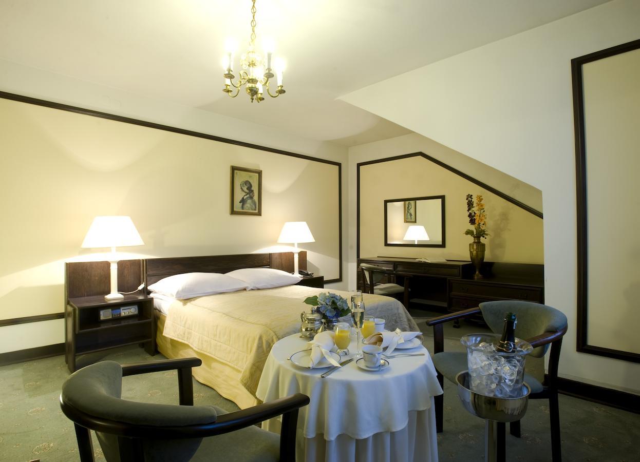 Hotel "Zajazd Napoleonski" ワルシャワ 部屋 写真