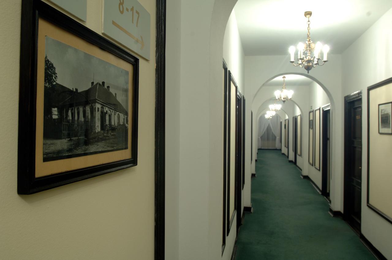 Hotel "Zajazd Napoleonski" ワルシャワ エクステリア 写真