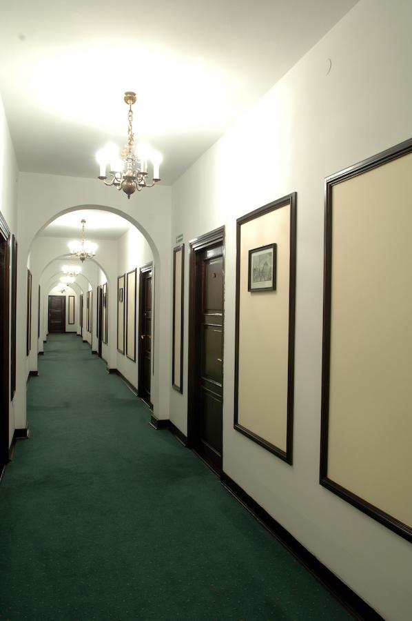 Hotel "Zajazd Napoleonski" ワルシャワ エクステリア 写真