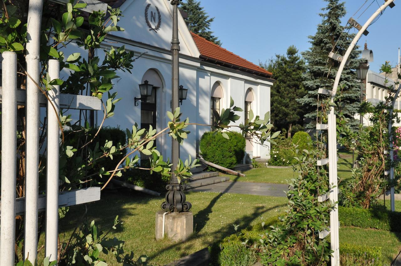 Hotel "Zajazd Napoleonski" ワルシャワ エクステリア 写真