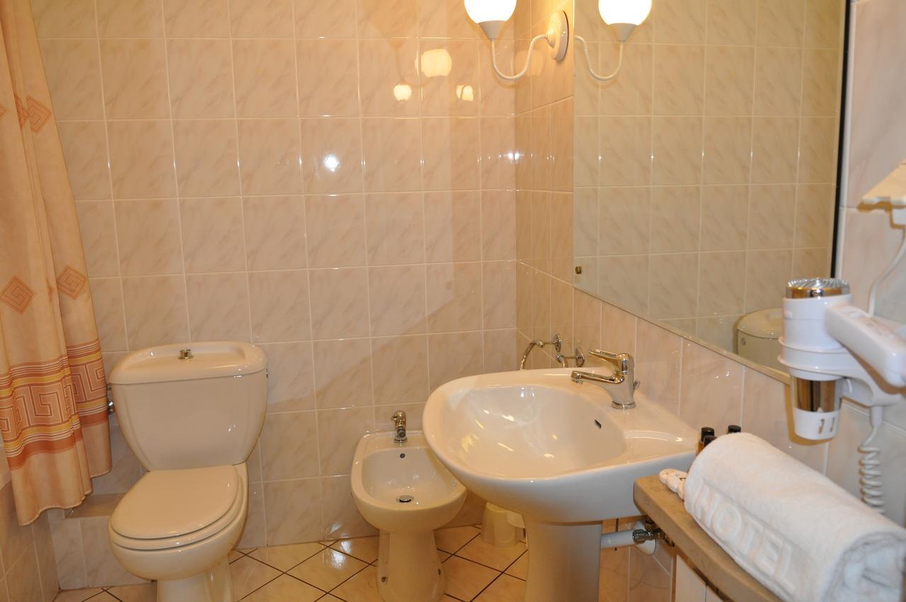 Hotel "Zajazd Napoleonski" ワルシャワ 部屋 写真